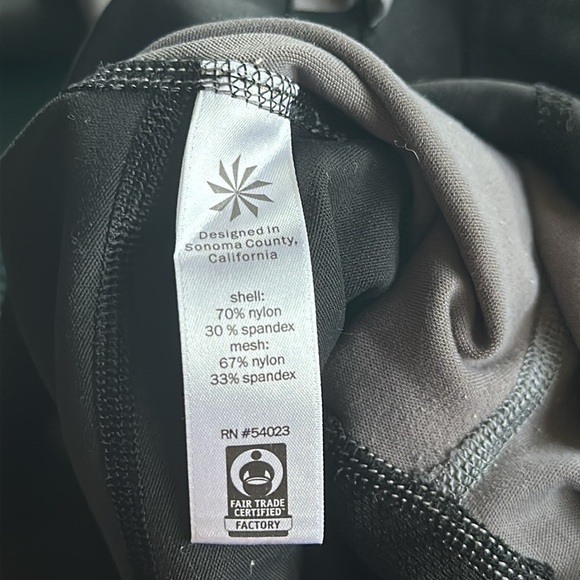 Athleta Stealth TruCool 7/8ths Tight Black Gray Perforated Leggings Small - Picture 10 of 11